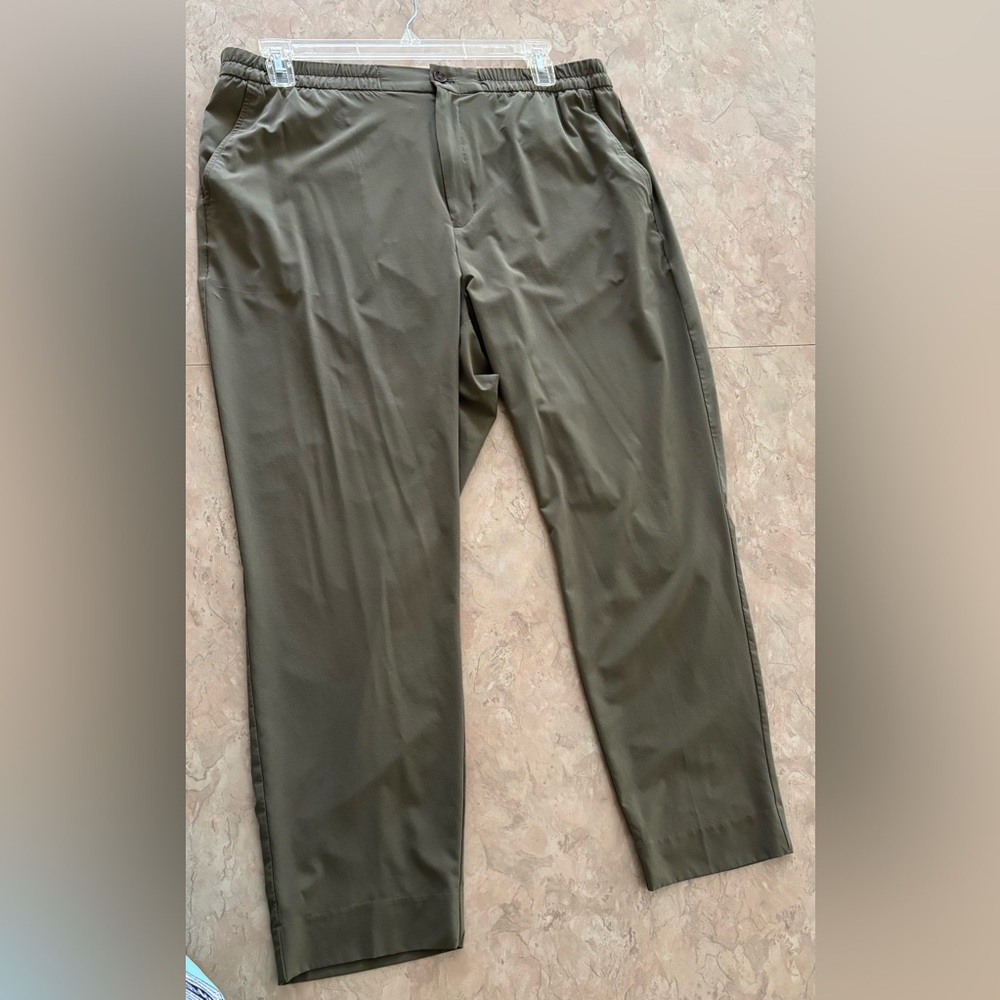 Banana Republic Women’s Air Stretch taper leg pants